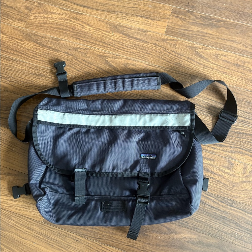 Patagonia Charcoal and Light Gray Messenger Bag